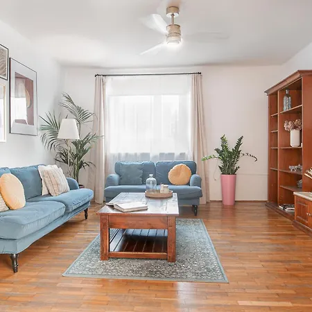 Tuyo Casa Sarabandy * وارسو