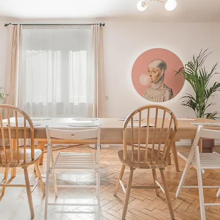 Tuyo Casa Sarabandy Varsó